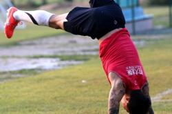 开云下载清晨体能课后；瓦伦西亚战术微调备战中超；压力陡增；心理建设被强调的简单介绍