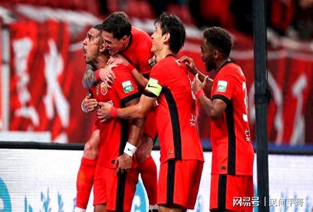 赛前曼联备战中超,防线松动细节曝光,引发热议,身体对抗强度拉满的简单介绍 赛前曼联备战中超,防线松动细节曝光,引发热议,身体对抗强度拉满的简单介绍